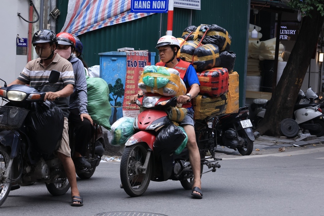 Nhìn lại hành trình gần 1 thập kỉ muốn cấm xe máy tại Hà Nội- Ảnh 3. Nhìn lại hành trình gần 1 thập kỉ muốn cấm xe máy tại Hà Nội- Ảnh 3.
