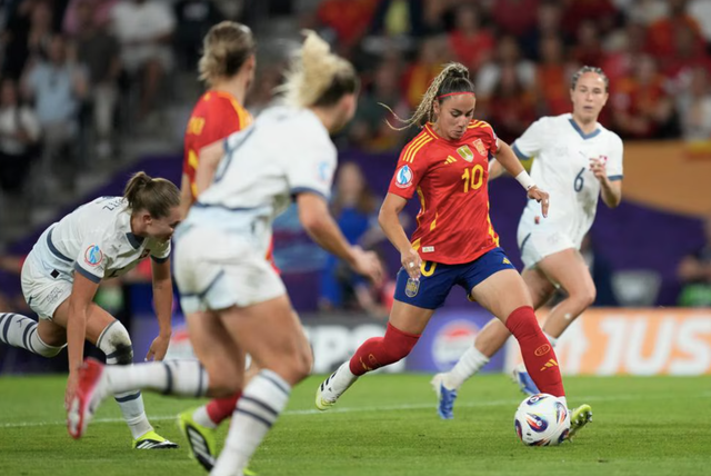 Euro nữ 2025: Siêu sao hỏng 2 phạt đền, Tây Ban Nha vẫn hạ Thụy Sĩ vào bán kết