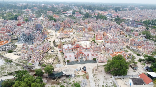 Đập chén bát xây lăng mộ: Chuyện thật ở ngôi làng khiến cả thế giới ngỡ ngàng- Ảnh 2. Đập chén bát xây lăng mộ: Chuyện thật ở ngôi làng khiến cả thế giới ngỡ ngàng- Ảnh 2.