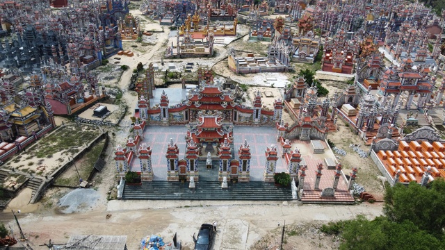 Đập chén bát xây lăng mộ: Chuyện thật ở ngôi làng khiến cả thế giới ngỡ ngàng- Ảnh 18. Đập chén bát xây lăng mộ: Chuyện thật ở ngôi làng khiến cả thế giới ngỡ ngàng- Ảnh 18.