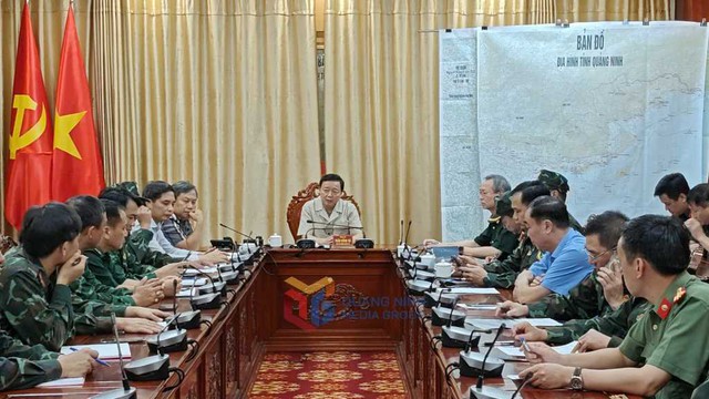 Tìm kiếm nạn nhân vụ tàu du lịch bị đắm trên vịnh Hạ Long - Ảnh 3. Tìm kiếm nạn nhân vụ tàu du lịch bị đắm trên vịnh Hạ Long - Ảnh 3.