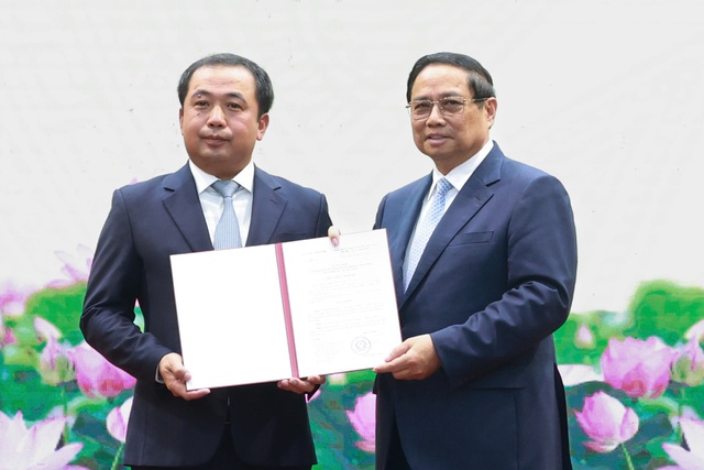 Thủ tướng Phạm Minh Chính trao Quyết định giao quyền Bộ trưởng Bộ Nông nghiệp và Môi trường- Ảnh 1. Thủ tướng Phạm Minh Chính trao Quyết định giao quyền Bộ trưởng Bộ Nông nghiệp và Môi trường- Ảnh 1.