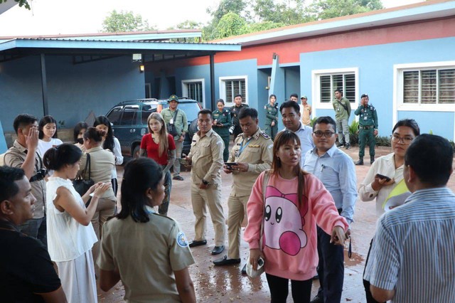 Campuchia trấn áp quy mô lớn, bắt hơn 2.270 nghi phạm lừa đảo trực tuyến- Ảnh 2. Campuchia trấn áp quy mô lớn, bắt hơn 2.270 nghi phạm lừa đảo trực tuyến- Ảnh 2.