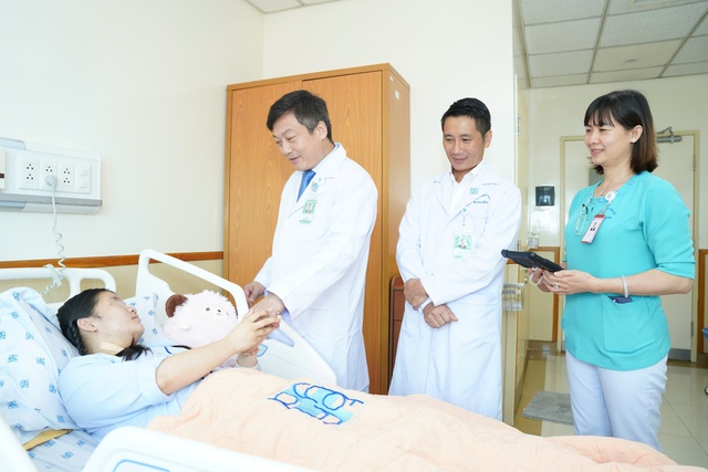 Đau bụng, sụt ký kéo dài: Nguy cơ ung thư dạ dày- Ảnh 1.