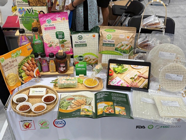 Độc đáo bánh tráng không nhúng nước của Tân Nhiên - Ảnh 1.