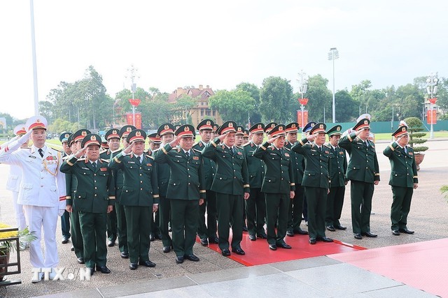 Lãnh đạo Đảng, Nhà nước dâng hương tưởng niệm các Anh hùng liệt sĩ, viếng Chủ tịch Hồ Chí Minh - Ảnh 13. Lãnh đạo Đảng, Nhà nước dâng hương tưởng niệm các Anh hùng liệt sĩ và vào Lăng viếng Chủ tịch Hồ Chí Minh - Ảnh 13.