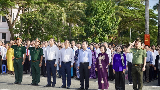 Thiêng liêng lễ chào cờ tại Đặc khu Côn Đảo sáng 26-7- Ảnh 8. Thiêng liêng lễ chào cờ tại Đặc khu Côn Đảo sáng 26-7- Ảnh 8.