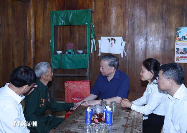 Tổng Bí thư Tô Lâm kiểm tra vận hành hoạt động hệ thống chính trị xã biên giới Si Pa Phìn- Ảnh 4.
