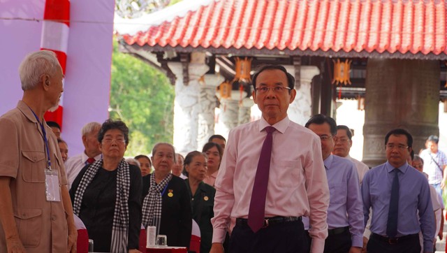 TP HCM trang trọng tổ chức Lễ giỗ Anh hùng liệt sĩ, người dân yêu nước tại Côn Đảo- Ảnh 1. TP HCM trang trọng tổ chức Lễ giỗ Anh hùng liệt sĩ, người dân yêu nước tại Côn Đảo- Ảnh 1.