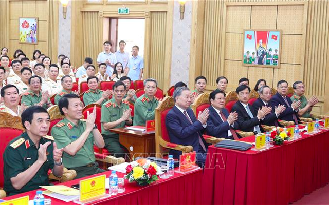 Tổng Bí thư: Đổi mới mạnh mẽ tư duy, cách thức triển khai bảo vệ an ninh chính trị nội bộ- Ảnh 3. Tổng Bí thư: Đổi mới mạnh mẽ tư duy, cách thức triển khai bảo vệ an ninh chính trị nội bộ- Ảnh 3.