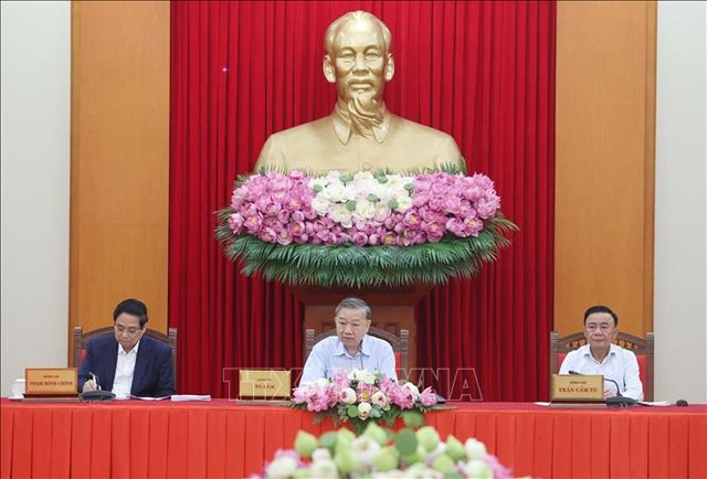 Tổng Bí thư Tô Lâm: Văn kiện là ngọn đuốc soi đường, là cẩm nang hành động cho toàn Đảng - Ảnh 1.