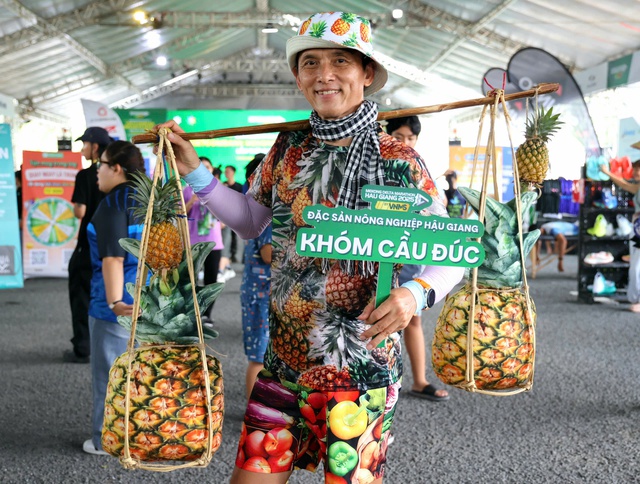 Những hình ảnh vui nhộn tại giải marathon quốc tế đầu tiên của TP Cần Thơ mới- Ảnh 5. Những hình ảnh vui nhộn tại giải marathon quốc tế đầu tiên của TP Cần Thơ mới- Ảnh 5.