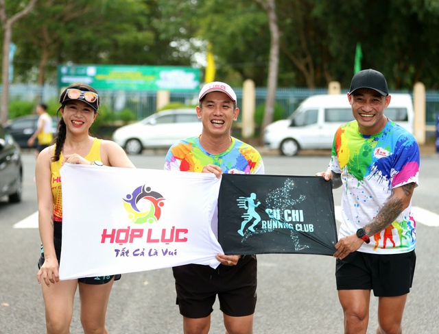 Những hình ảnh vui nhộn tại giải marathon quốc tế đầu tiên của TP Cần Thơ mới- Ảnh 10. Những hình ảnh vui nhộn tại giải marathon quốc tế đầu tiên của TP Cần Thơ mới- Ảnh 10.