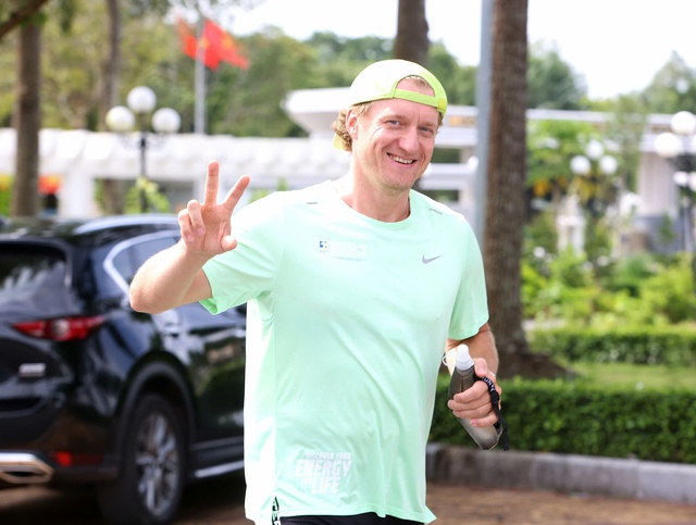 Những hình ảnh vui nhộn tại giải marathon quốc tế đầu tiên của TP Cần Thơ mới- Ảnh 12. Những hình ảnh vui nhộn tại giải marathon quốc tế đầu tiên của TP Cần Thơ mới- Ảnh 12.