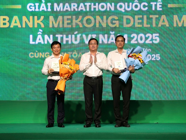 Những hình ảnh vui nhộn tại giải marathon quốc tế đầu tiên của TP Cần Thơ mới- Ảnh 1. Những hình ảnh vui nhộn tại giải marathon quốc tế đầu tiên của TP Cần Thơ mới- Ảnh 1.