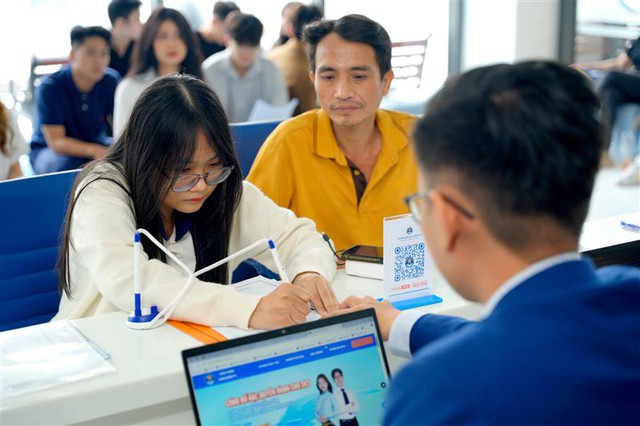 Trường Đại học Văn Hiến dành tặng thí sinh học bổng tương đương 50% học phí học kỳ 1- Ảnh 1. Trường Đại học Văn Hiến dành tặng thí sinh học bổng tương đương 50% học phí học kỳ 1- Ảnh 1.