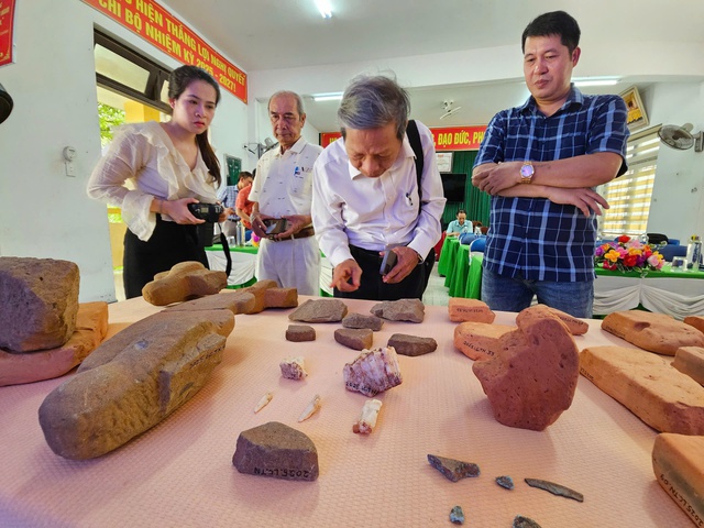 Phát hiện bất ngờ trong lần 2 khai quật tháp đôi hơn ngàn năm tuổi ở TP Huế- Ảnh 7. Phát hiện bất ngờ trong lần 2 khai quật tháp đôi hơn ngàn năm tuổi ở TP Huế- Ảnh 7.