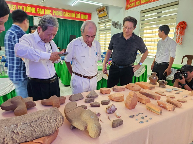 Phát hiện bất ngờ trong lần 2 khai quật tháp đôi hơn ngàn năm tuổi ở TP Huế- Ảnh 4. Phát hiện bất ngờ trong lần 2 khai quật tháp đôi hơn ngàn năm tuổi ở TP Huế- Ảnh 4.