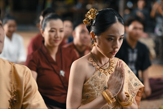 "Nàng Tấm" Rima Thanh Vy đẹp đôi với nam thần Thái Lan - Ảnh 2.