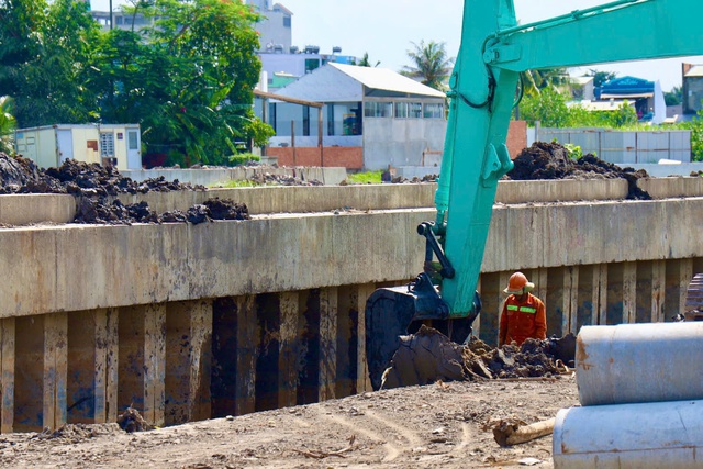 Chùm ảnh: Sốt ruột với dự án cải tạo kênh Tham Lương- Ảnh 10. Chùm ảnh: Sốt ruột với dự án cải tạo kênh Tham Lương- Ảnh 10.