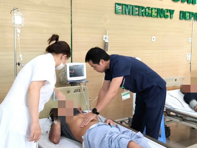 Người đàn ông nguy kịch sau khi ăn tiết canh, lòng lợn ở quán quen- Ảnh 1.