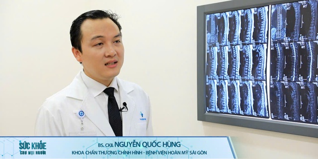 Chịu đựng gù lưng, khó đi lại 5 năm chỉ vì sợ mổ cột sống - Ảnh 1.