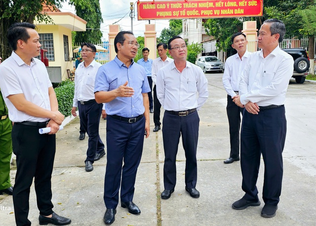 Hình ảnh Chủ tịch UBND TP HCM khảo sát tại Trung tâm Phục vụ hành chính công phường Phú An- Ảnh 7. Hình ảnh Chủ tịch UBND TP HCM khảo sát tại Trung tâm Phục vụ hành chính công phường Phú An- Ảnh 7.