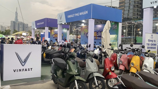 Doanh nghiệp hỗ trợ Người dân TP HCM chuyển đổi sang xe điện để bảo vệ môi trường - Ảnh 2. Doanh nghiệp hỗ trợ Người dân TP HCM chuyển đổi sang xe điện để bảo vệ môi trường - Ảnh 2.