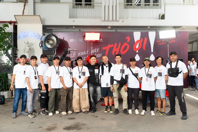 Trấn Thành khai máy phim Tết Bính Ngọ- Ảnh 6. Trấn Thành khai máy phim Tết Bính Ngọ- Ảnh 6.