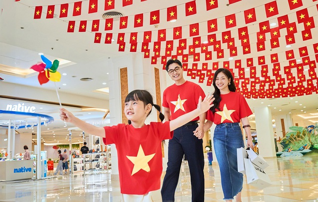 Vincom khởi động chiến dịch “Tự hào sao Việt” - Ảnh 2. Vincom khởi động chiến dịch “Tự hào sao Việt” - Ảnh 2.