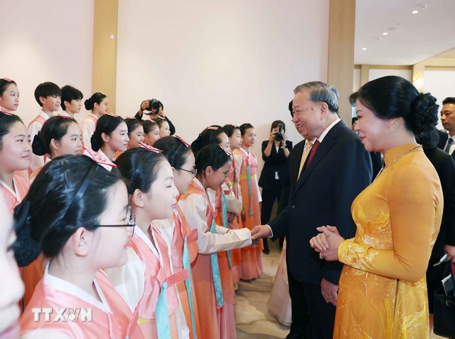 21 loạt đại bác chào mừng Tổng Bí thư Tô Lâm và phu nhân thăm cấp Nhà nước Hàn Quốc- Ảnh 12. 21 loạt đại bác chào mừng Tổng Bí thư Tô Lâm và phu nhân thăm cấp Nhà nước Hàn Quốc - Ảnh 11.