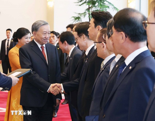 21 loạt đại bác chào mừng Tổng Bí thư Tô Lâm và phu nhân thăm cấp Nhà nước Hàn Quốc- Ảnh 10. 21 loạt đại bác chào mừng Tổng Bí thư Tô Lâm và phu nhân thăm cấp Nhà nước Hàn Quốc - Ảnh 9.
