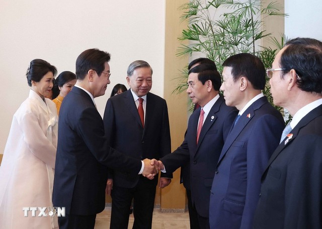 21 loạt đại bác chào mừng Tổng Bí thư Tô Lâm và phu nhân thăm cấp Nhà nước Hàn Quốc- Ảnh 11. 21 loạt đại bác chào mừng Tổng Bí thư Tô Lâm và phu nhân thăm cấp Nhà nước Hàn Quốc - Ảnh 10.