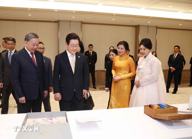 21 loạt đại bác chào mừng Tổng Bí thư Tô Lâm và phu nhân thăm cấp Nhà nước Hàn Quốc- Ảnh 17. 21 loạt đại bác chào mừng Tổng Bí thư Tô Lâm và phu nhân thăm cấp Nhà nước Hàn Quốc - Ảnh 16.