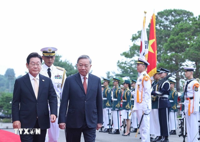 21 loạt đại bác chào mừng Tổng Bí thư Tô Lâm và phu nhân thăm cấp Nhà nước Hàn Quốc- Ảnh 1. 21 loạt đại bác chào mừng Tổng Bí thư Tô Lâm và phu nhân thăm cấp Nhà nước Hàn Quốc - Ảnh 1.