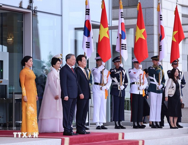 21 loạt đại bác chào mừng Tổng Bí thư Tô Lâm và phu nhân thăm cấp Nhà nước Hàn Quốc- Ảnh 5. 21 loạt đại bác chào mừng Tổng Bí thư Tô Lâm và phu nhân thăm cấp Nhà nước Hàn Quốc - Ảnh 4.