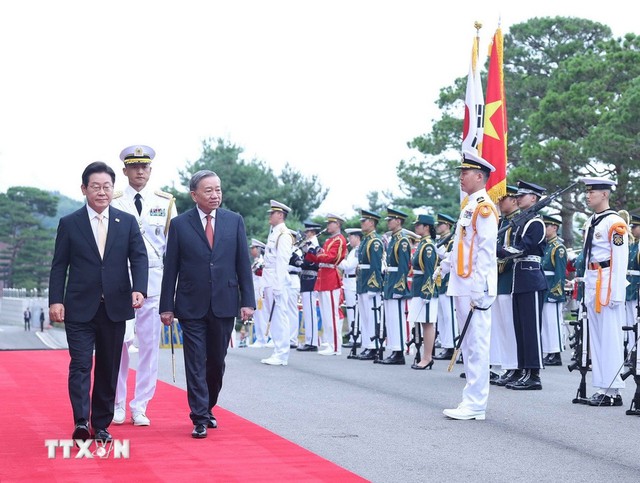 21 loạt đại bác chào mừng Tổng Bí thư Tô Lâm và phu nhân thăm cấp Nhà nước Hàn Quốc- Ảnh 6. 21 loạt đại bác chào mừng Tổng Bí thư Tô Lâm và phu nhân thăm cấp Nhà nước Hàn Quốc - Ảnh 5.