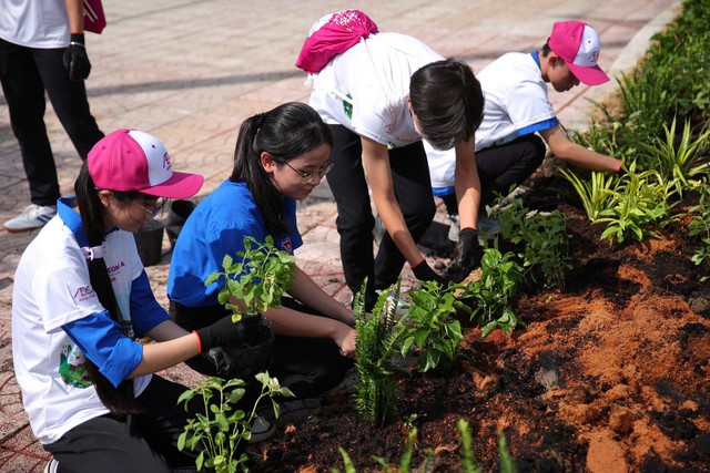 Lễ trồng cây “Cánh rừng quê hương” tại AEON Tân An- Ảnh 1. Lễ trồng cây “Cánh rừng quê hương” tại AEON Tân An- Ảnh 1.