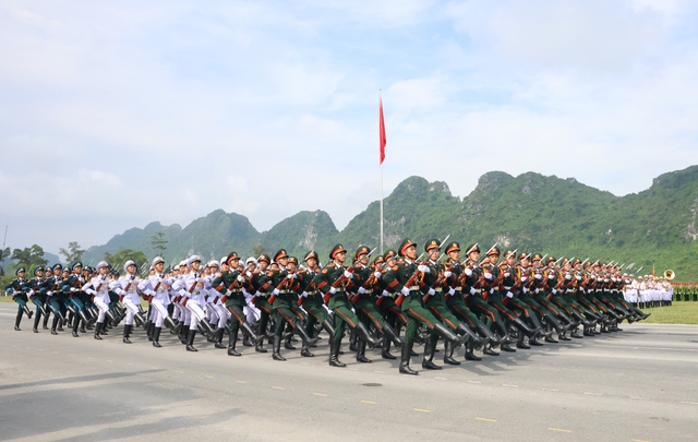 Hơn 16.000 cán bộ, chiến sĩ và nhiều vũ khí hiện đại tổng hợp luyện diễu binh, diễu hành - Ảnh 3.