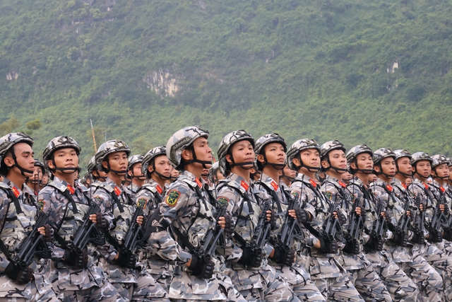 Hơn 16.000 cán bộ, chiến sĩ và nhiều vũ khí hiện đại tổng hợp luyện diễu binh, diễu hành - Ảnh 10.