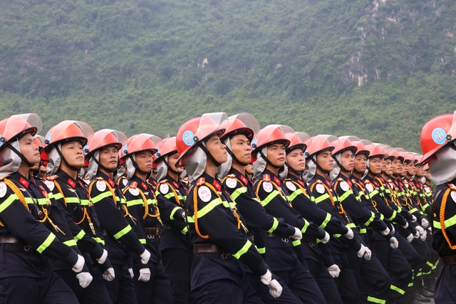 Hơn 16.000 cán bộ, chiến sĩ và nhiều vũ khí hiện đại tổng hợp luyện diễu binh, diễu hành - Ảnh 14.