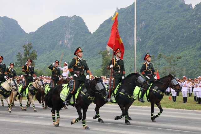 Hơn 16.000 cán bộ, chiến sĩ và nhiều vũ khí hiện đại tổng hợp luyện diễu binh, diễu hành - Ảnh 16.