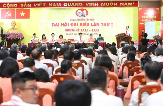 Chủ tịch UBND TP HCM Nguyễn Văn Được: 168 phường, xã, đặc khu phải là 168 "tế bào" khỏe mạnh- Ảnh 5. Chủ tịch UBND TP HCM Nguyễn Văn Được: 168 phường, xã, đặc khu phải là 168 "tế bào" khỏe mạnh- Ảnh 5.