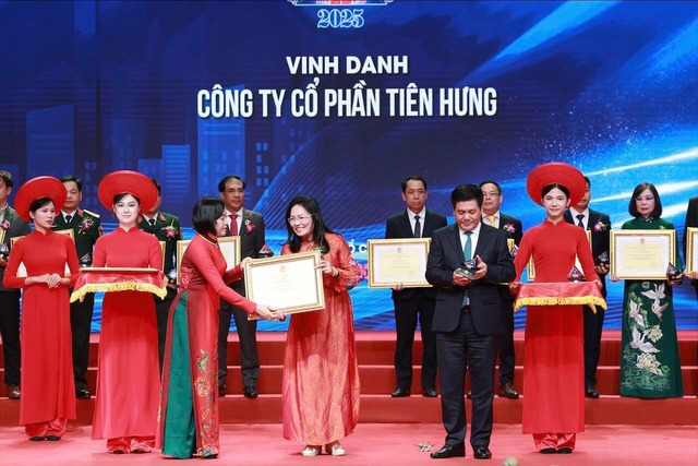 Vinh danh 28 doanh nghiệp tiêu biểu vì Người lao động- Ảnh 3. Vinh danh 28 doanh nghiệp tiêu biểu vì Người lao động- Ảnh 3.