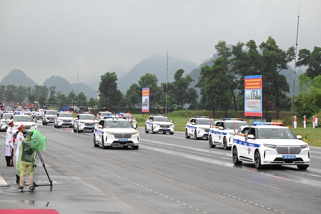 VIDEO: Hơn 16.000 cán bộ, chiến sĩ hợp luyện diễu binh, diễu hành dưới trời mưa tầm tã- Ảnh 17. VIDEO: Hơn 16.000 cán bộ, chiến sĩ hợp luyện diễu binh, diễu hành dưới trời mưa tầm tã- Ảnh 17.