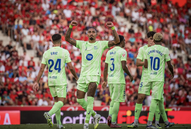 Lamine Yamal tỏa sáng, Barcelona đại thắng Mallorca 3-0 gây tranh cãi- Ảnh 1. Lamine Yamal tỏa sáng, Barcelona đại thắng Mallorca 3-0 gây tranh cãi- Ảnh 1.