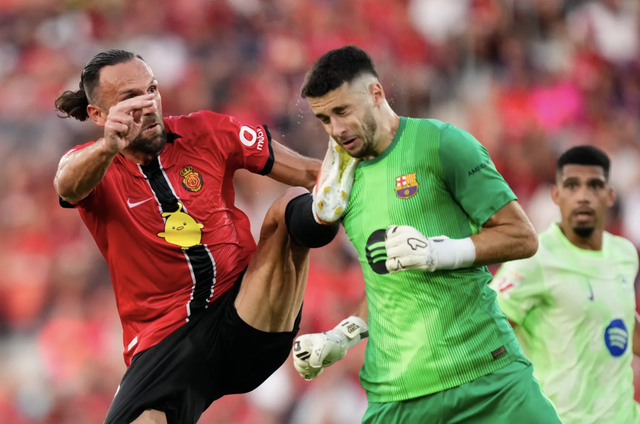 Lamine Yamal tỏa sáng, Barcelona đại thắng Mallorca 3-0 gây tranh cãi- Ảnh 3. Lamine Yamal tỏa sáng, Barcelona đại thắng Mallorca 3-0 gây tranh cãi- Ảnh 3.