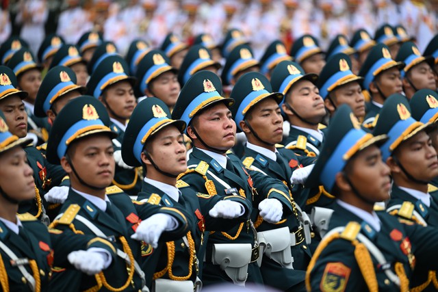 VIDEO: Hơn 16.000 cán bộ, chiến sĩ hợp luyện diễu binh, diễu hành dưới trời mưa tầm tã- Ảnh 6. VIDEO: Hơn 16.000 cán bộ, chiến sĩ hợp luyện diễu binh, diễu hành dưới trời mưa tầm tã- Ảnh 6.