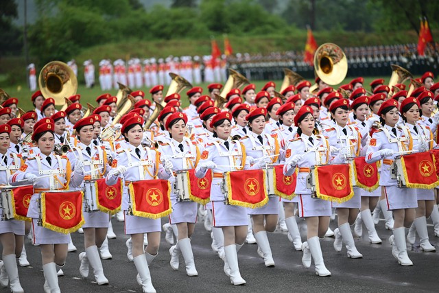 VIDEO: Hơn 16.000 cán bộ, chiến sĩ hợp luyện diễu binh, diễu hành dưới trời mưa tầm tã- Ảnh 1. VIDEO: Hơn 16.000 cán bộ, chiến sĩ hợp luyện diễu binh, diễu hành dưới trời mưa tầm tã- Ảnh 1.