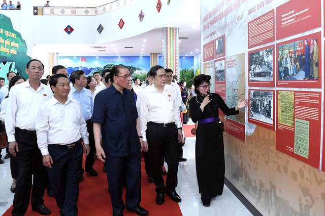 Chủ tịch Quốc hội Trần Thanh Mẫn dự Chương trình "Trở về nguồn - hướng tới tương lai"- Ảnh 1. Chủ tịch Quốc hội Trần Thanh Mẫn dự Chương trình "Trở về nguồn - hướng tới tương lai"- Ảnh 1.